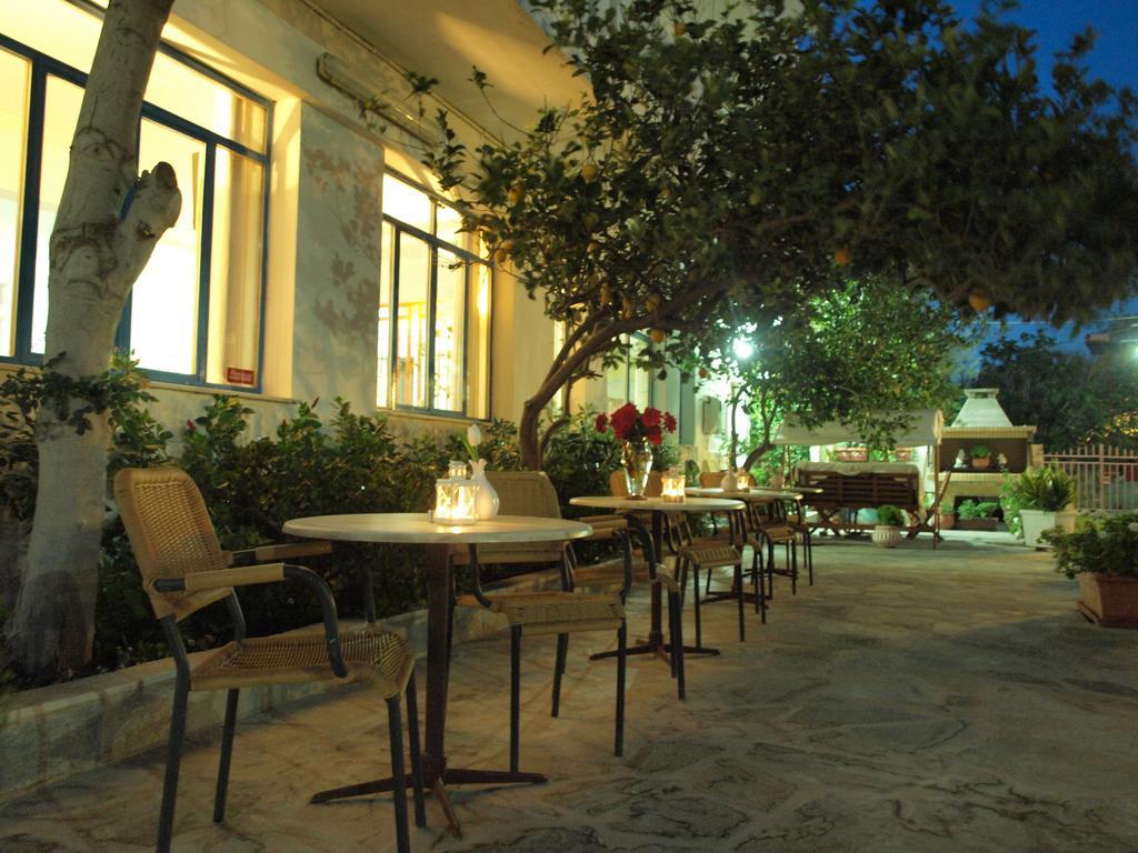 Serifos Beach Hotel Livadi  Buitenkant foto
